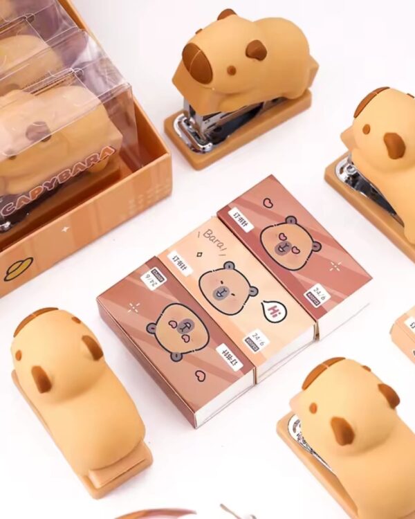 Grampeador cartoon capivara