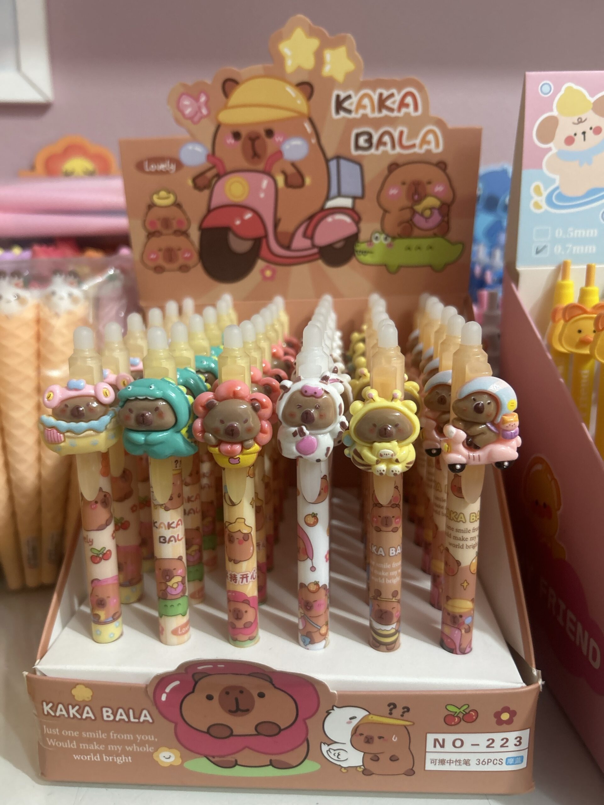 Caneta apagável capivara fantasiada