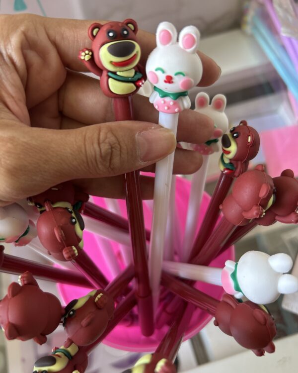 Caneta fofa lotso e rabbit