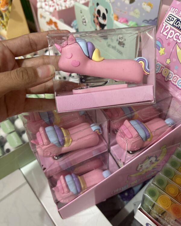 Grampeador unicórnio rosa